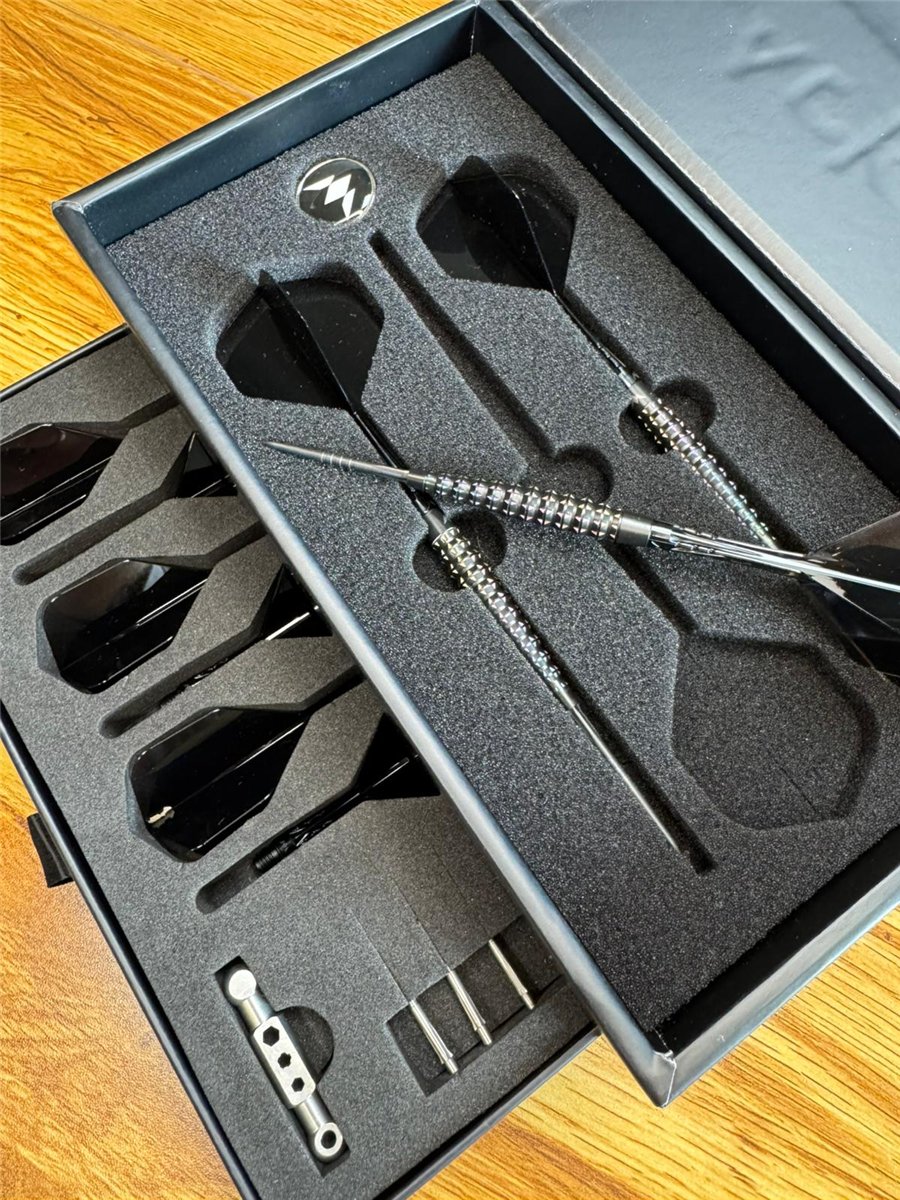 Mission Black Opal Black & Coral PVD 95% Steeldarts 22 Gramm Steeldarts