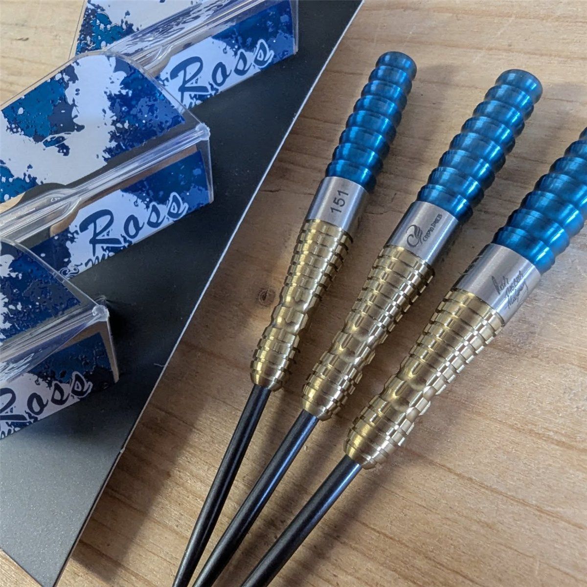 Cosmo Darts Discovery Label Ross Montgomery Limited Edition Steeldarts 24 Gramm Steeldarts