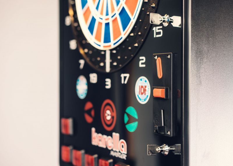 Karella Dartautomat E-MASTER Stand- und Wandgerät E-Dartscheibe E-Dartscheibe